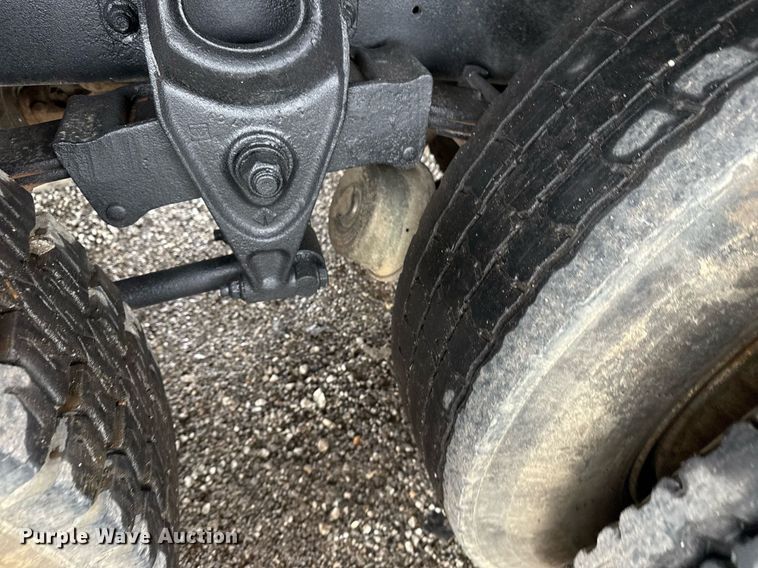 image for item EG5864 1989 International F-9370 dump truck