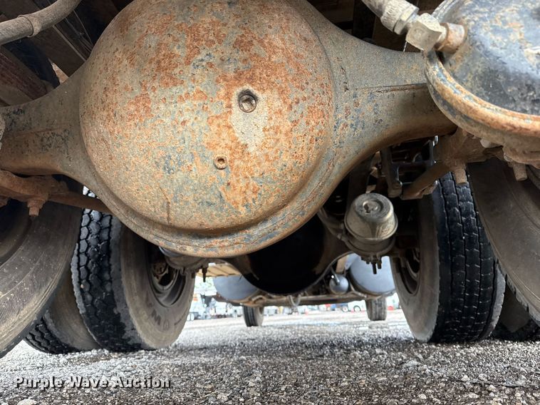 image for item EG5864 1989 International F-9370 dump truck