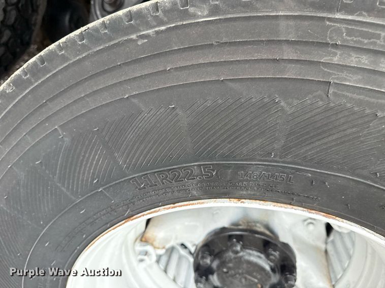 image for item EG5864 1989 International F-9370 dump truck