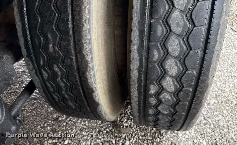 image for item EG5864 1989 International F-9370 dump truck