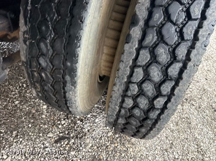 image for item EG5864 1989 International F-9370 dump truck