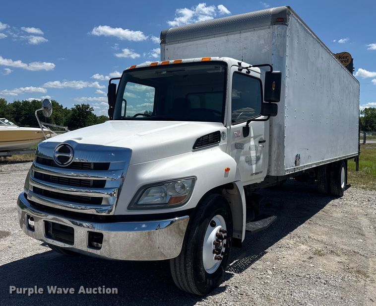 image for item EG5878 2013 Hino 338 box truck