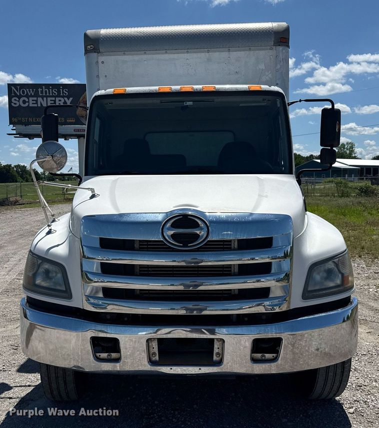 image for item EG5878 2013 Hino 338 box truck