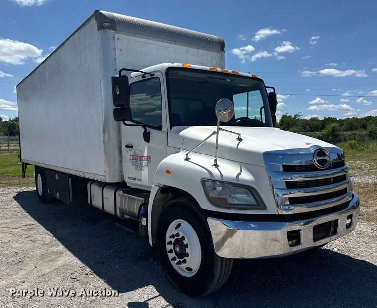 image for item EG5878 2013 Hino 338 box truck