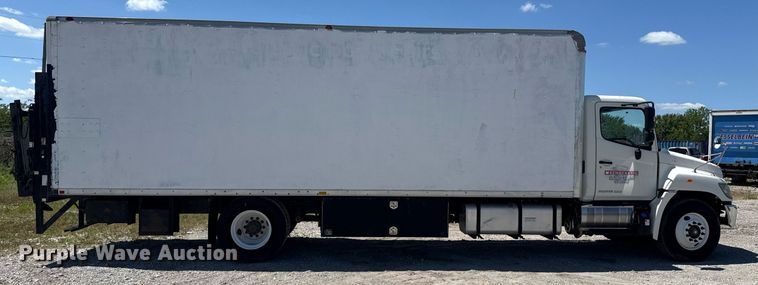 image for item EG5878 2013 Hino 338 box truck