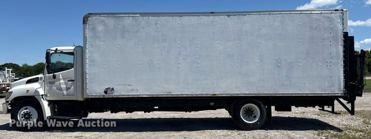 image for item EG5878 2013 Hino 338 box truck