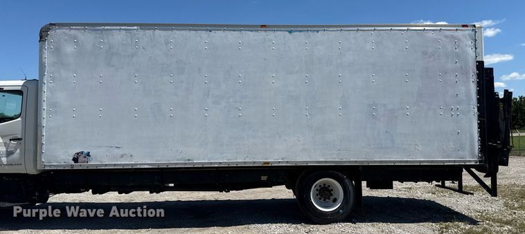 image for item EG5878 2013 Hino 338 box truck