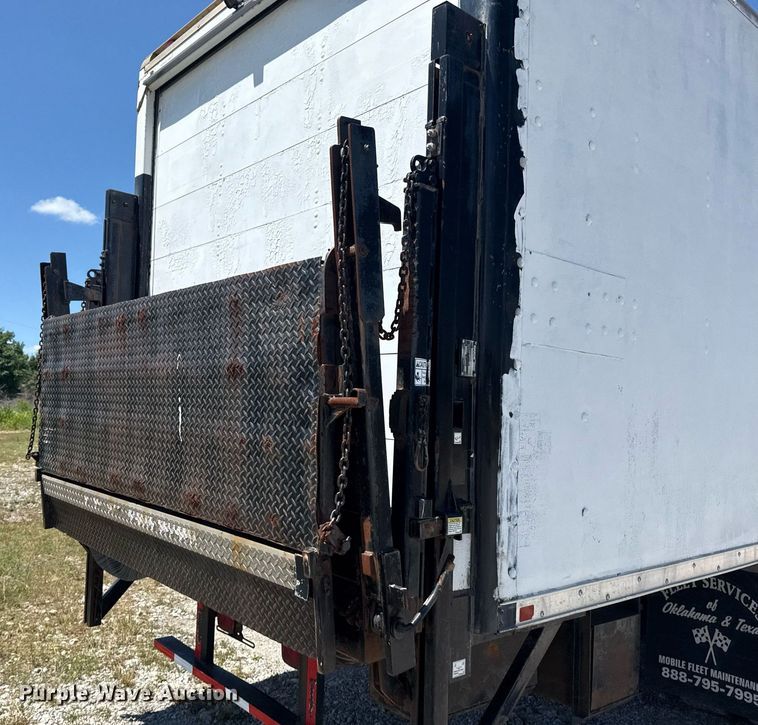 image for item EG5878 2013 Hino 338 box truck