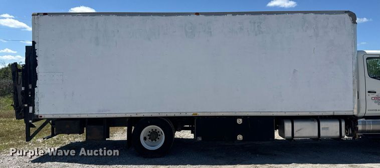 image for item EG5878 2013 Hino 338 box truck