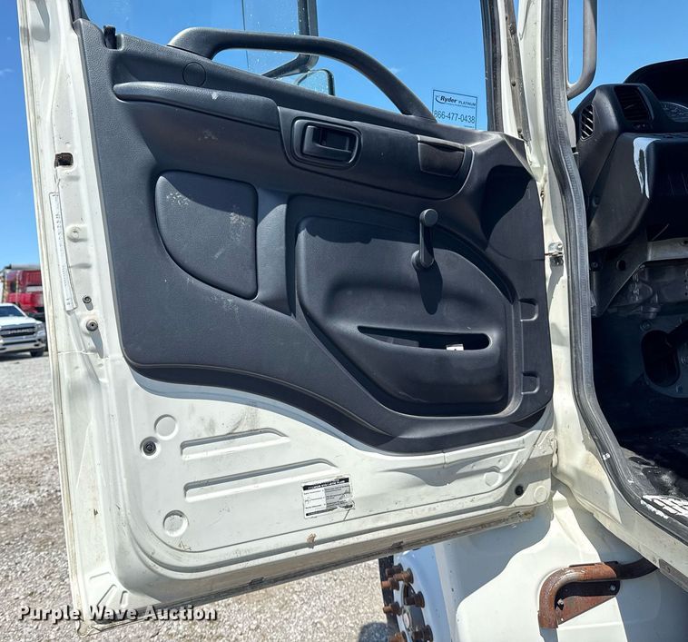 image for item EG5878 2013 Hino 338 box truck