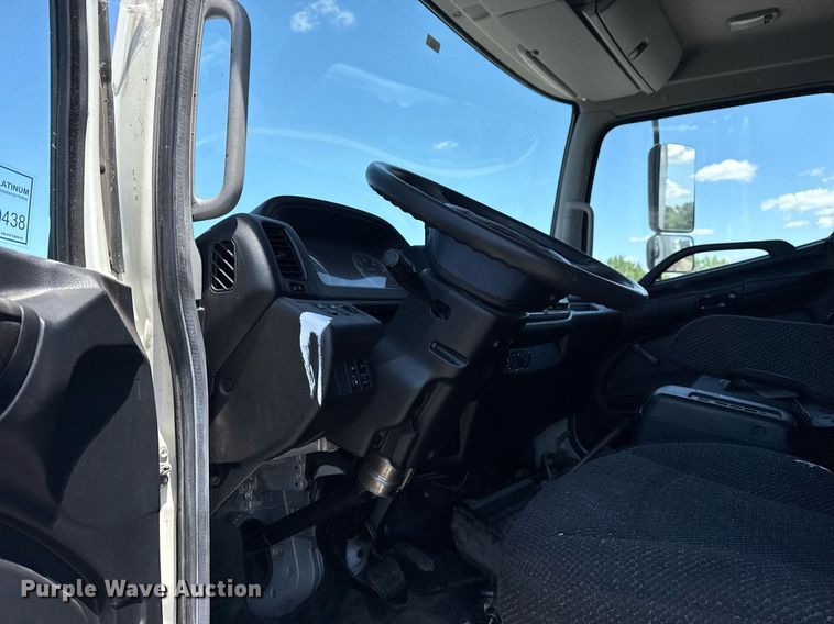 image for item EG5878 2013 Hino 338 box truck