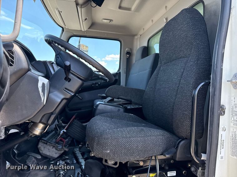 image for item EG5878 2013 Hino 338 box truck