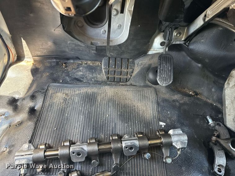 image for item EG5878 2013 Hino 338 box truck