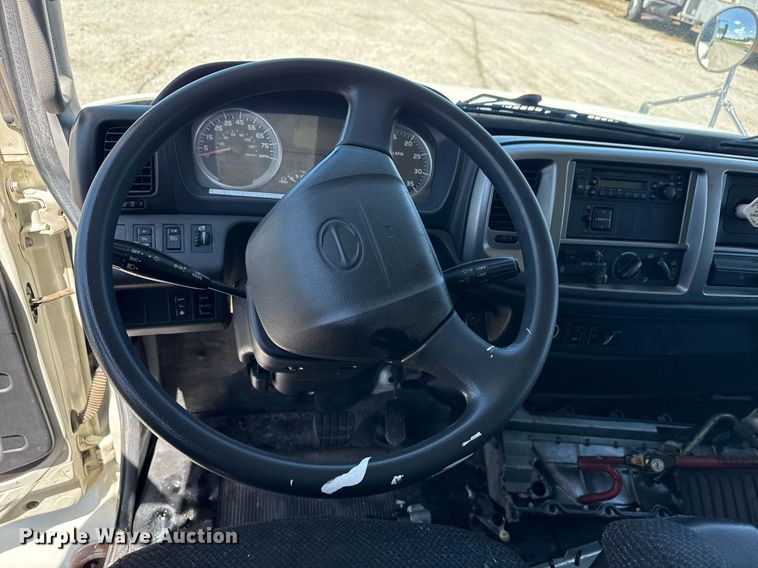 image for item EG5878 2013 Hino 338 box truck