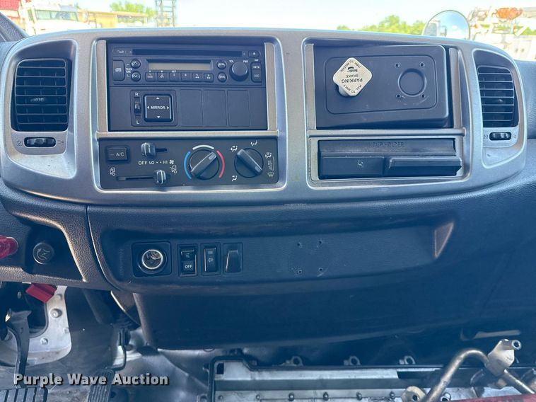 image for item EG5878 2013 Hino 338 box truck