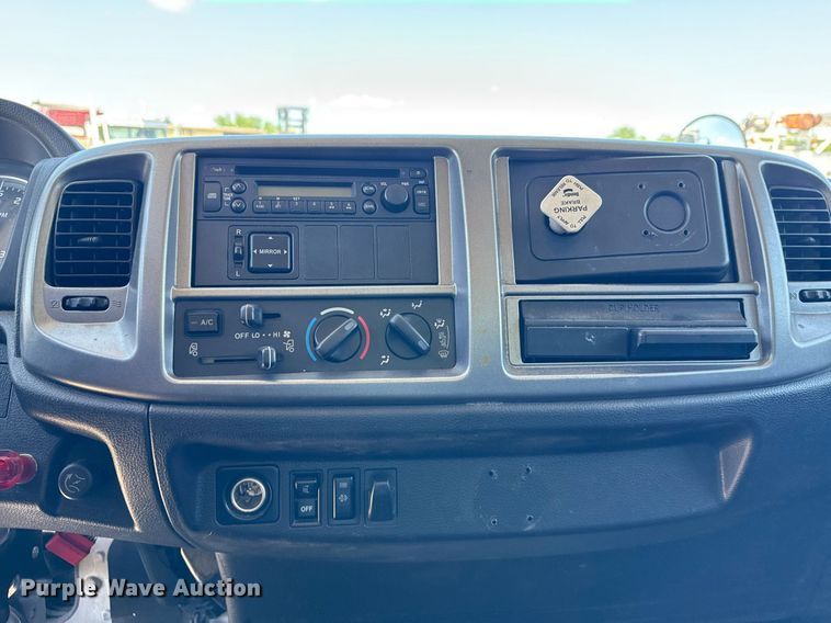 image for item EG5878 2013 Hino 338 box truck