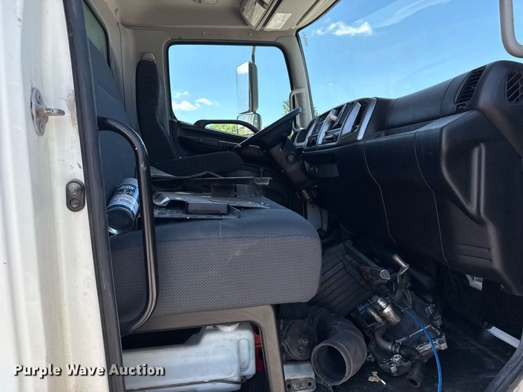 image for item EG5878 2013 Hino 338 box truck