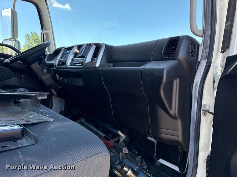 image for item EG5878 2013 Hino 338 box truck