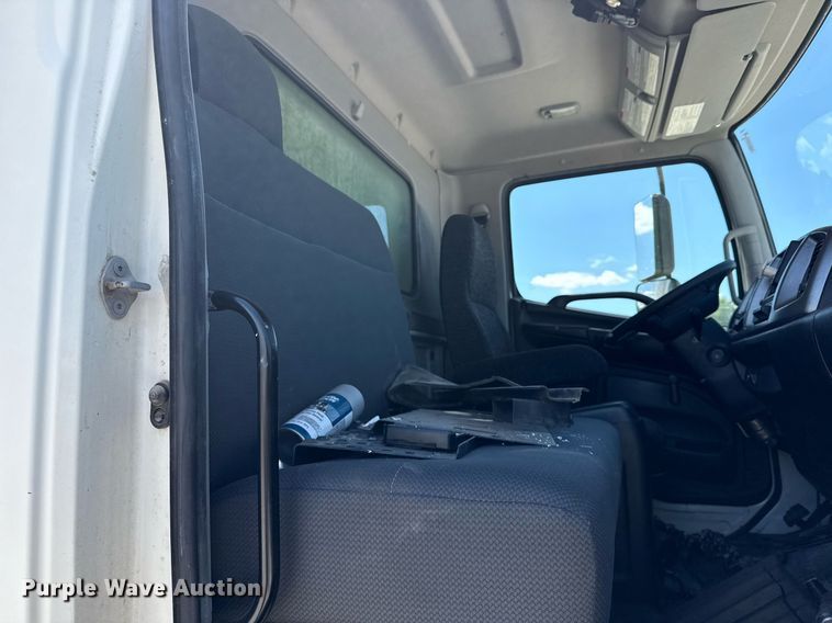 image for item EG5878 2013 Hino 338 box truck