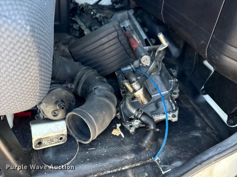 image for item EG5878 2013 Hino 338 box truck