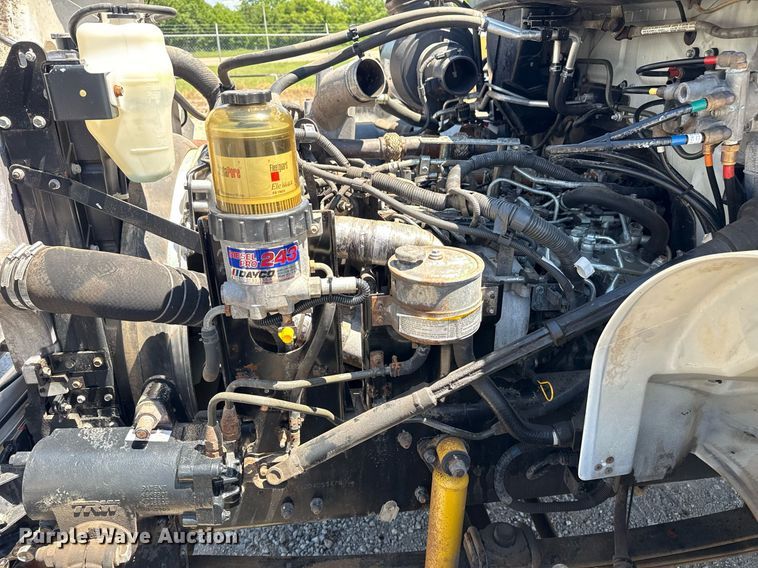 image for item EG5878 2013 Hino 338 box truck