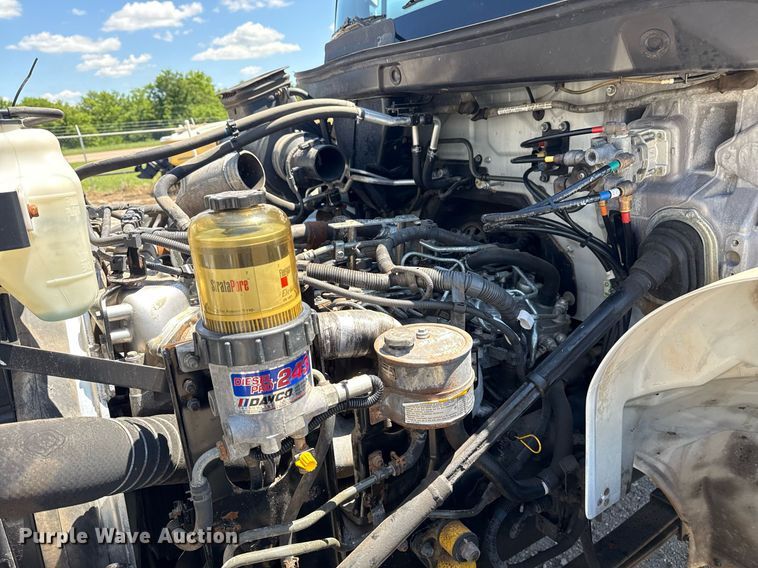 image for item EG5878 2013 Hino 338 box truck