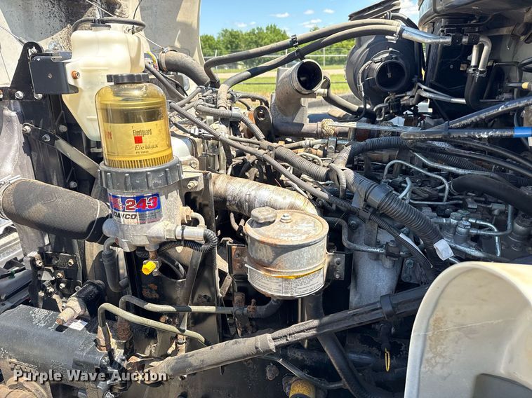 image for item EG5878 2013 Hino 338 box truck