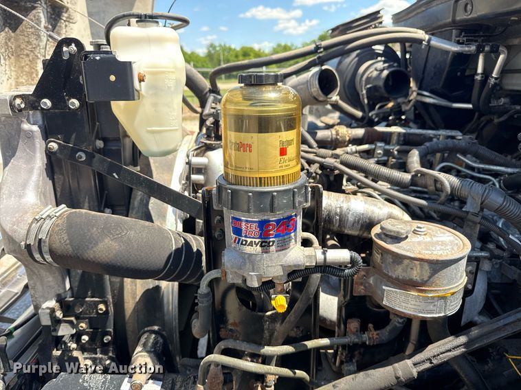 image for item EG5878 2013 Hino 338 box truck