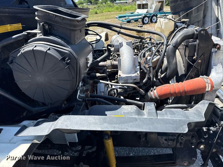 image for item EG5878 2013 Hino 338 box truck