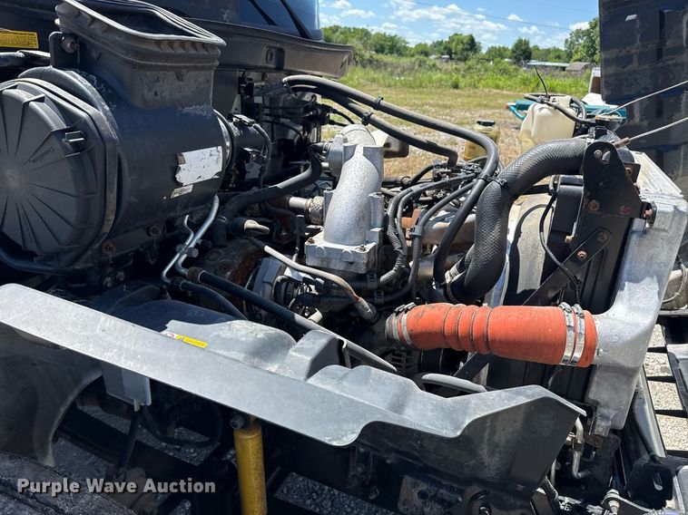 image for item EG5878 2013 Hino 338 box truck