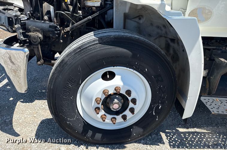 image for item EG5878 2013 Hino 338 box truck