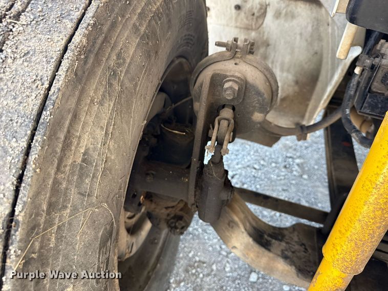 image for item EG5878 2013 Hino 338 box truck