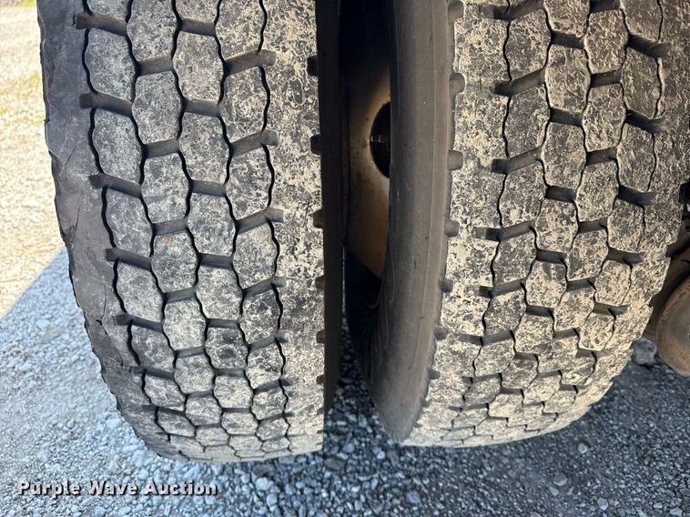 image for item EG5878 2013 Hino 338 box truck