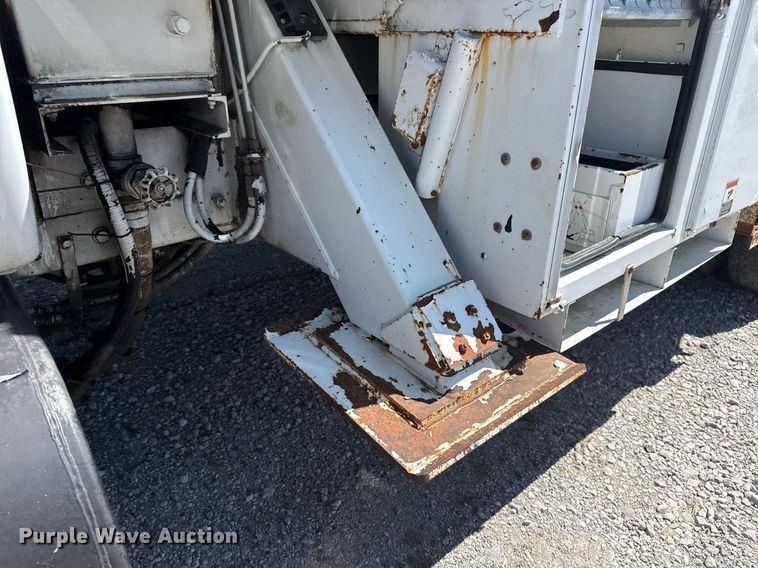 image for item EG5880 2008 Ford F750 Super Duty digger derrick truck