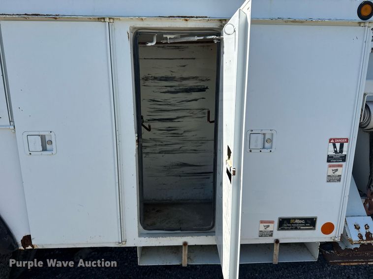 image for item EG5880 2008 Ford F750 Super Duty digger derrick truck