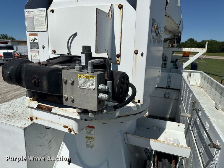 image for item EG5880 2008 Ford F750 Super Duty digger derrick truck