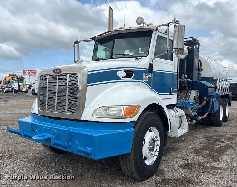 image for item EG5894 2007 Peterbilt 335 tank truck