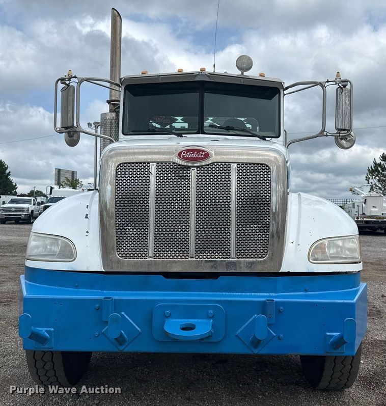 image for item EG5894 2007 Peterbilt 335 tank truck