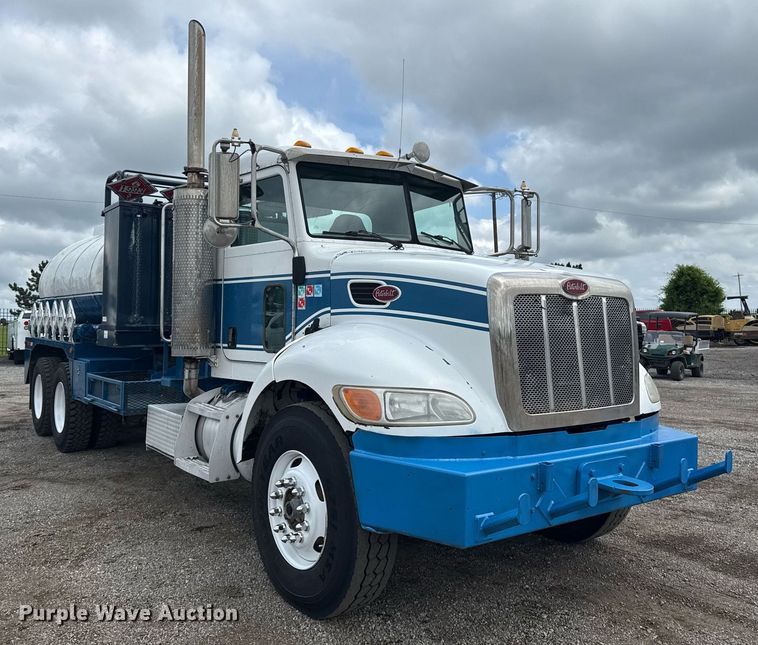 image for item EG5894 2007 Peterbilt 335 tank truck