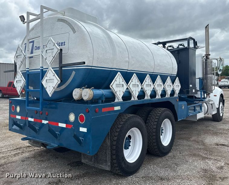 image for item EG5894 2007 Peterbilt 335 tank truck