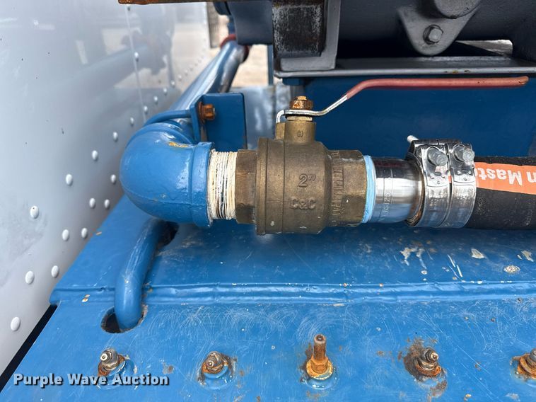 image for item EG5894 2007 Peterbilt 335 tank truck