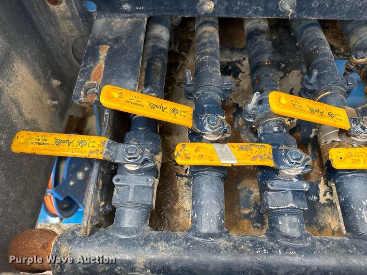 image for item EG5894 2007 Peterbilt 335 tank truck