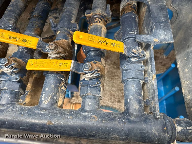 image for item EG5894 2007 Peterbilt 335 tank truck