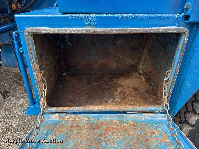 image for item EG5894 2007 Peterbilt 335 tank truck