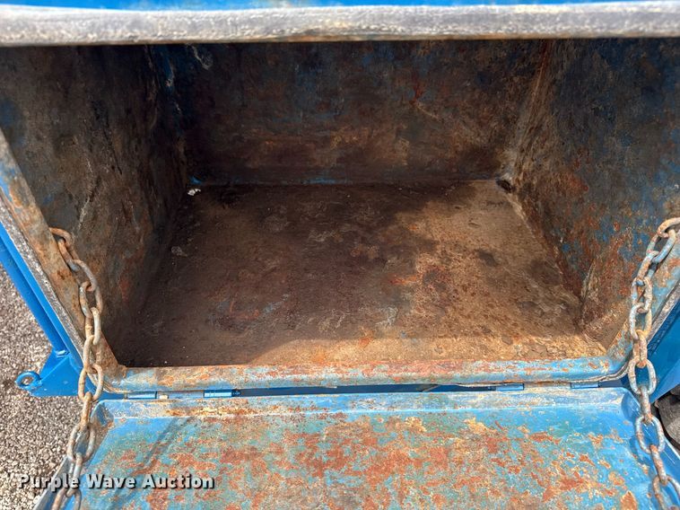 image for item EG5894 2007 Peterbilt 335 tank truck