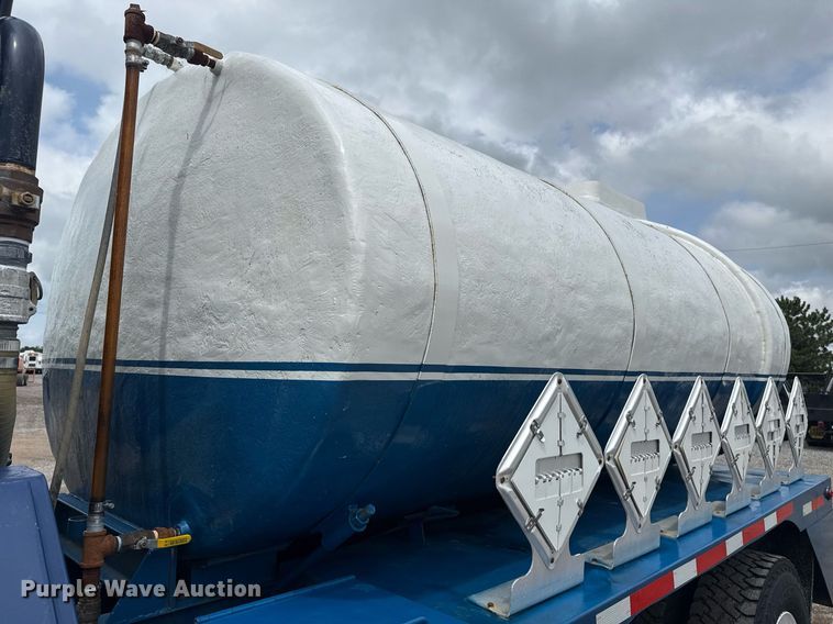 image for item EG5894 2007 Peterbilt 335 tank truck