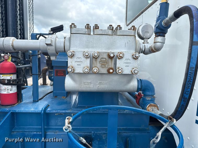 image for item EG5894 2007 Peterbilt 335 tank truck