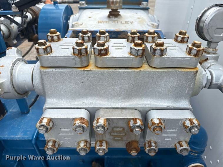 image for item EG5894 2007 Peterbilt 335 tank truck