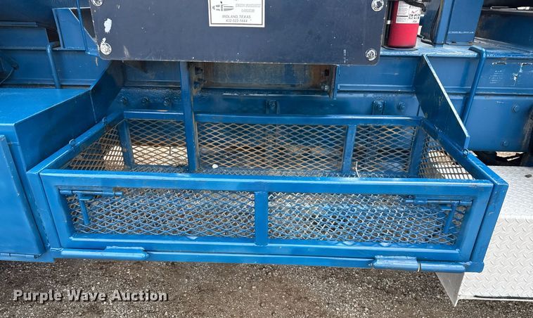 image for item EG5894 2007 Peterbilt 335 tank truck