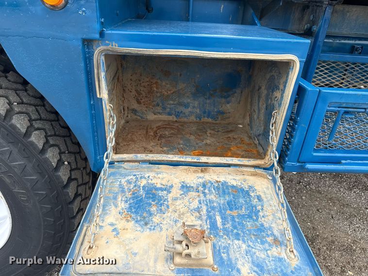 image for item EG5894 2007 Peterbilt 335 tank truck